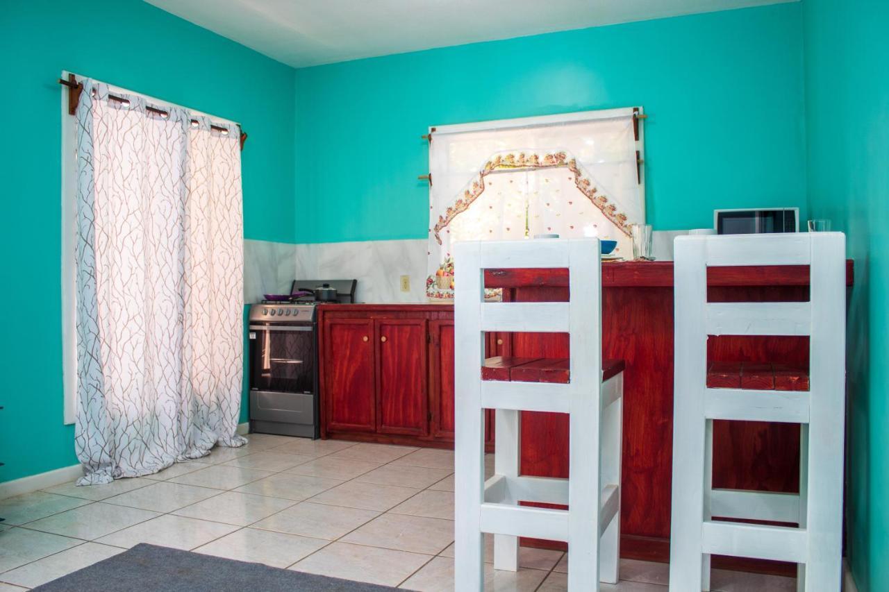 Appartamento Bliss On The Bay For A Family West End Esterno foto
